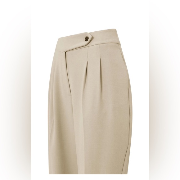 NWOT! New! Beige high waisted pleated Yaya trousers - Picture 5 of 9
